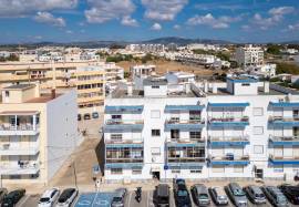 3 bedroom apartment with 2 bathrooms and very good areas located on Rua do Arrinhado in Olhão 3 bedroom apartment with 2 bathrooms and very good areas located on Rua do Arrinhado in Olhão