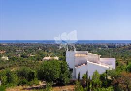 3 or 4 bedroom villa & 2 bedroom villa in 44,480 m2 plot with sea views in Moncarapacho.