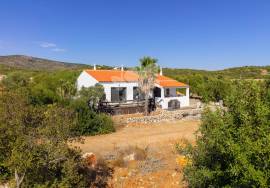 3 or 4 bedroom villa & 2 bedroom villa in 44,480 m2 plot with sea views in Moncarapacho.