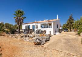 3 or 4 bedroom villa & 2 bedroom villa in 44,480 m2 plot with sea views in Moncarapacho.