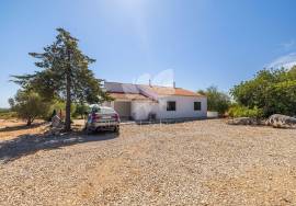 3 or 4 bedroom villa & 2 bedroom villa in 44,480 m2 plot with sea views in Moncarapacho.