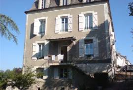 6 Bed House To Redevelop for Sale in Castillonnes France