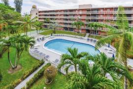 Stunning 2 Bed Apartment For Sale In Hallandale Beach Florida USA