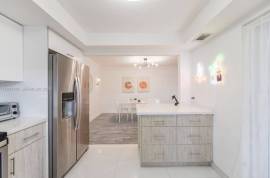 Stunning 2 Bed Apartment For Sale In Hallandale Beach Florida USA Stunning 2 Bed Apartment For Sale In Hallandale Beach Florida USA