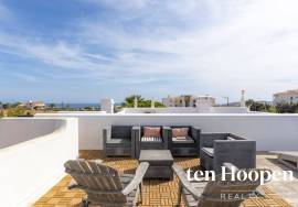 3 Bedroom Renovated Townhouse - Meia Praia - Lagos