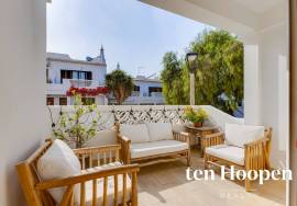 3 Bedroom Renovated Townhouse - Meia Praia - Lagos