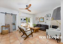 3 Bedroom Renovated Townhouse - Meia Praia - Lagos