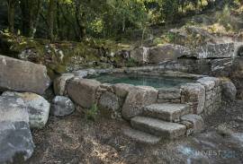 Traditional stone property with advanced reconstruction and stream in Covas, Vila Nova de Cerveira Traditional stone property with advanced reconstruction and stream in Covas, Vila Nova de Cerveira