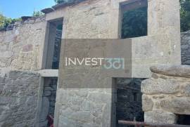 Traditional stone property with advanced reconstruction and stream in Covas, Vila Nova de Cerveira Traditional stone property with advanced reconstruction and stream in Covas, Vila Nova de Cerveira