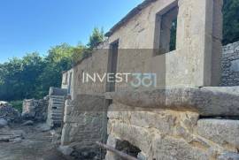 Traditional stone property with advanced reconstruction and stream in Covas, Vila Nova de Cerveira Traditional stone property with advanced reconstruction and stream in Covas, Vila Nova de Cerveira