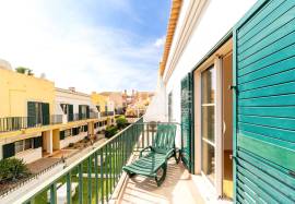 Two Bedroom Corner Townhouse with Pool in Vilamoura Algarve