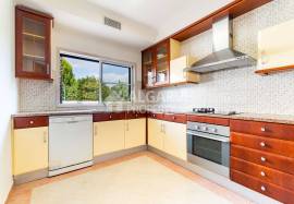 Two Bedroom Corner Townhouse with Pool in Vilamoura Algarve