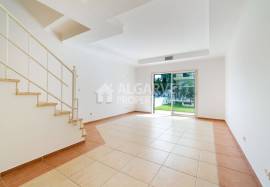 Two Bedroom Corner Townhouse with Pool in Vilamoura Algarve
