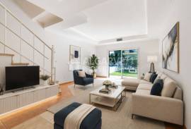Two Bedroom Corner Townhouse with Pool in Vilamoura Algarve