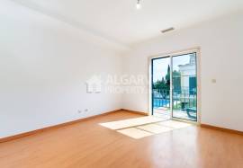 Two Bedroom Corner Townhouse with Pool in Vilamoura Algarve