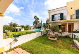 Two Bedroom Corner Townhouse with Pool in Vilamoura Algarve