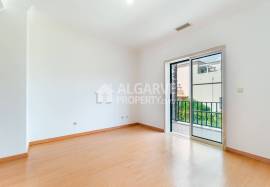 Two Bedroom Corner Townhouse with Pool in Vilamoura Algarve