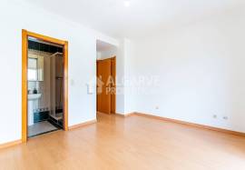 Two Bedroom Corner Townhouse with Pool in Vilamoura Algarve