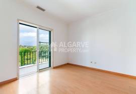 Two Bedroom Corner Townhouse with Pool in Vilamoura Algarve