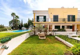 Two Bedroom Corner Townhouse with Pool in Vilamoura Algarve