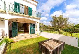 Two Bedroom Corner Townhouse with Pool in Vilamoura Algarve