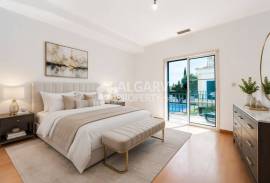 Two Bedroom Corner Townhouse with Pool in Vilamoura Algarve