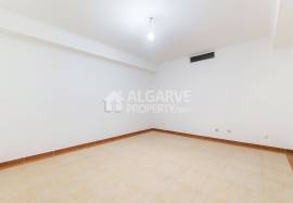 Two Bedroom Corner Townhouse with Pool in Vilamoura Algarve