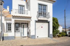 Tavira – 3-bedroom townhouse with private garage and uninterrupted views
