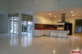 Baan Cocoon - Huge Four Bedroom Private Pool House with Golf Course and Lake Views for Rent in Kathu
