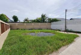 180 sqm Flat Land for Sale in Prime Nai Harn Kok Yang Location, Ideal to build a 2-3 storey home