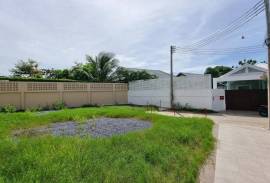 180 sqm Flat Land for Sale in Prime Nai Harn Kok Yang Location, Ideal to build a 2-3 storey home