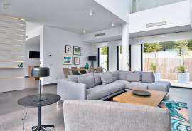 listing listing
