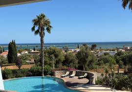 Beautiful Apartment with Views over Alvor Bay Located in Vale da Lama