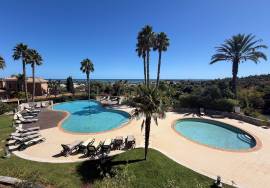 Beautiful Apartment with Views over Alvor Bay Located in Vale da Lama