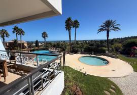 Beautiful Apartment with Views over Alvor Bay Located in Vale da Lama