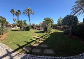Beautiful Apartment with Views over Alvor Bay Located in Vale da Lama