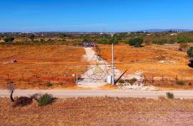 Rustic land of 10,320 m² with equipped mobile home and water borehole in Albufeira Rustic land of 10,320 m² with equipped mobile home and water borehole in Albufeira