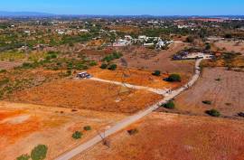 Rustic land of 10,320 m² with equipped mobile home and water borehole in Albufeira Rustic land of 10,320 m² with equipped mobile home and water borehole in Albufeira