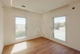 Moradia T5 na Amoreira com vista mar, piscina e jardim privativo Moradia T5 na Amoreira com vista mar, piscina e jardim privativo