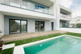 Moradia T4 em Manique com piscina e jardim privativos em condomínio fechado Moradia T4 em Manique com piscina e jardim privativos em condomínio fechado