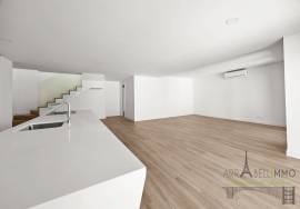 T3 Exceptional Duplex in Montijo – Large volumes, terrace and energy performance T3 Exceptional Duplex in Montijo – Large volumes, terrace and energy performance