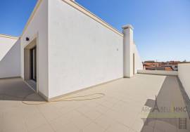 T3 Exceptional Duplex in Montijo – Large volumes, terrace and energy performance T3 Exceptional Duplex in Montijo – Large volumes, terrace and energy performance