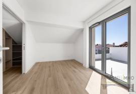 T3+1 Duplex in Montijo Terrace – Large volumes, comfort and energy performance T3+1 Duplex in Montijo Terrace – Large volumes, comfort and energy performance