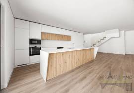 T3+1 Duplex in Montijo Terrace – Large volumes, comfort and energy performance T3+1 Duplex in Montijo Terrace – Large volumes, comfort and energy performance
