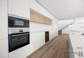 T3+1 Duplex in Montijo Terrace – Large volumes, comfort and energy performance T3+1 Duplex in Montijo Terrace – Large volumes, comfort and energy performance