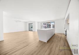 T3+1 Duplex in Montijo Terrace – Large volumes, comfort and energy performance T3+1 Duplex in Montijo Terrace – Large volumes, comfort and energy performance