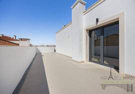 T3+1 Duplex in Montijo Terrace – Large volumes, comfort and energy performance T3+1 Duplex in Montijo Terrace – Large volumes, comfort and energy performance