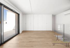 T3+1 Duplex in Montijo Terrace – Large volumes, comfort and energy performance T3+1 Duplex in Montijo Terrace – Large volumes, comfort and energy performance