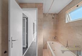 3 bedroom apartment with covered terrace and unobstructed views over the vegetation, in Calçada da Estrela, Lisbon 3 bedroom apartment with covered terrace and unobstructed views over the vegetation, in Calçada da Estrela, Lisbon