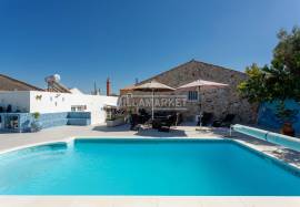 Fully refurbished luxury 5 bedroom farmhouse with swimming pool on a plot of 1451 m2 located in Patã de Cima in Boliqueime. Fully refurbished luxury 5 bedroom farmhouse with swimming pool on a plot of 1451 m2 located in Patã de Cima in Boliqueime.